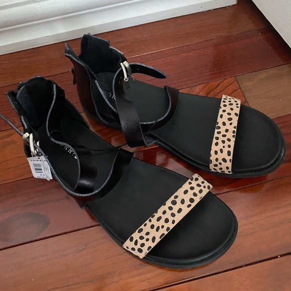 Brand new torrid sandals - Picture 1 of 4